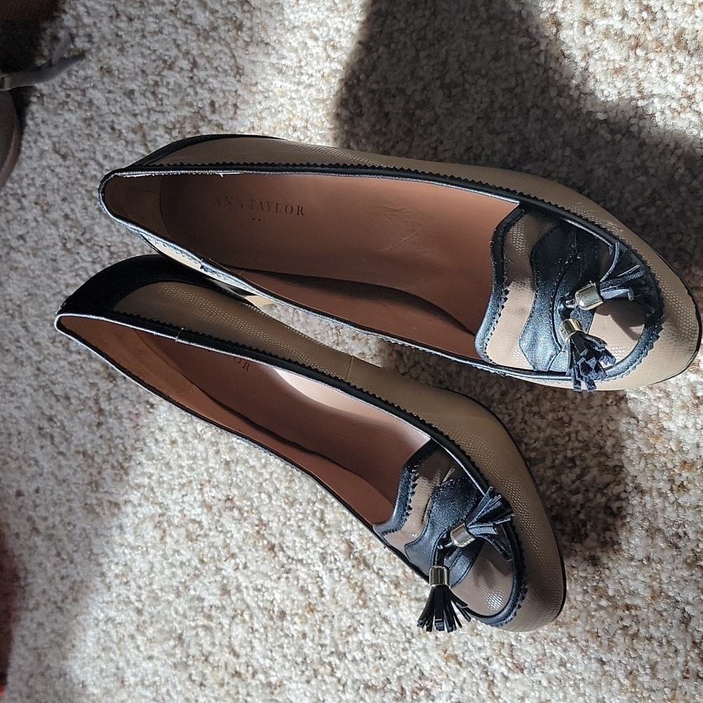 Ann Taylor size 9 pumps